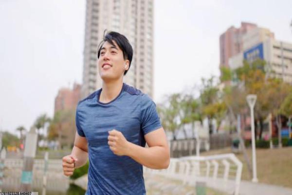 如何通过体育项目培养团队精神(图1)